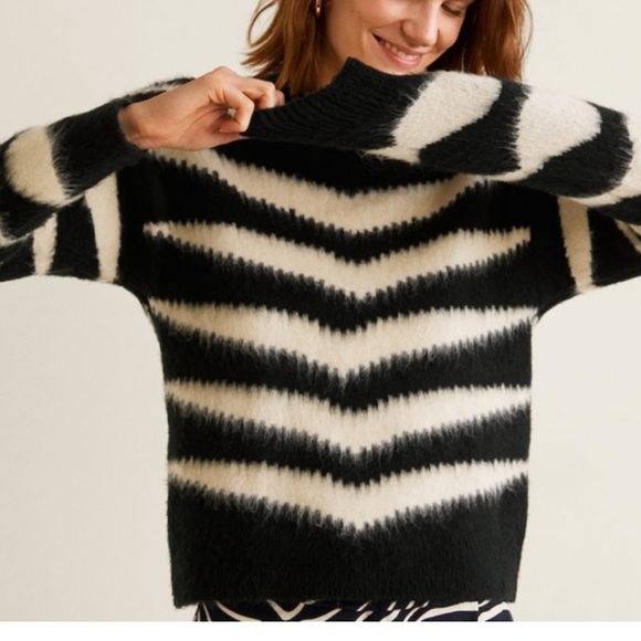 MANGO ZEBRA TEXTURED SWEATER - Sz M Black Ivory Cream Stripe - Picture 2 of 9